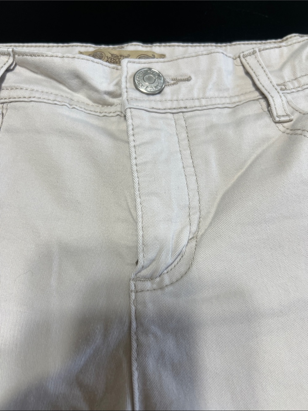 Women's White Bermuda Shorts — Tailored Everyday Style - Picture 5 of 10